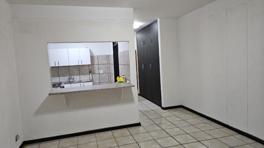 To Let 1 Bedroom Property for Rent in Rouxpark Western Cape